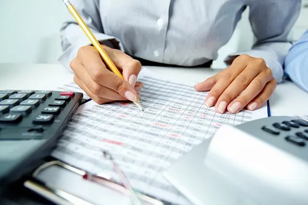 Experții Deloitte: Noul impozit pe cifra de afaceri va crește rata de impozitare la 20%-30