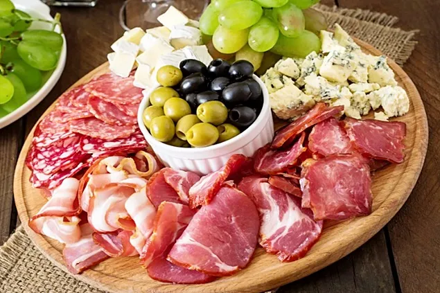 Vizibilitatea în online a mărcilor de lactate şi carne în luna decembrie 2023