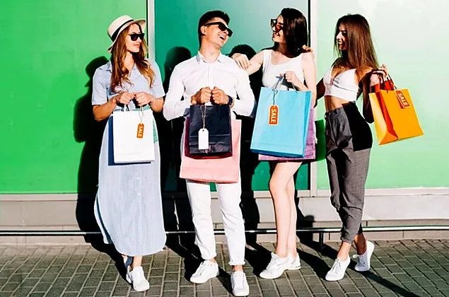 Studiu: La cumpărături, Gen Z se comportă mai mult ca boomers decât ca milenienii