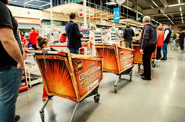 Auchan lansează conceptul căruciorului surpriză, cu produse la-65% reducere pe loc