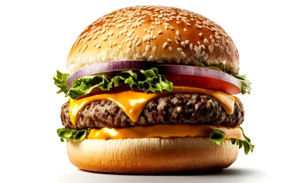 Analiză: Pe litoral, în această vară s-au comandat mai multe produse fast-food