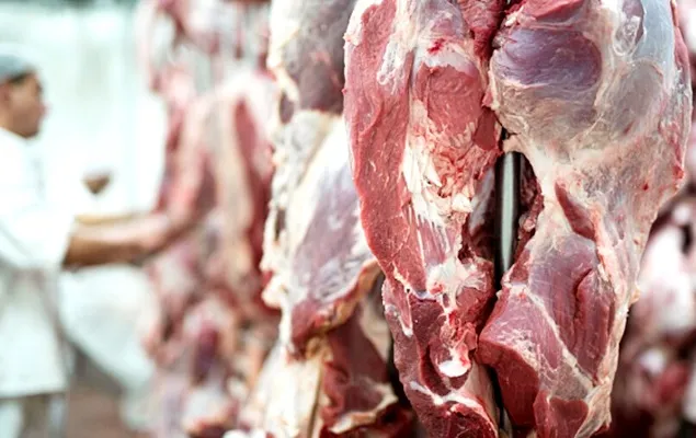 FAO: În 2025 va crește producția de carne