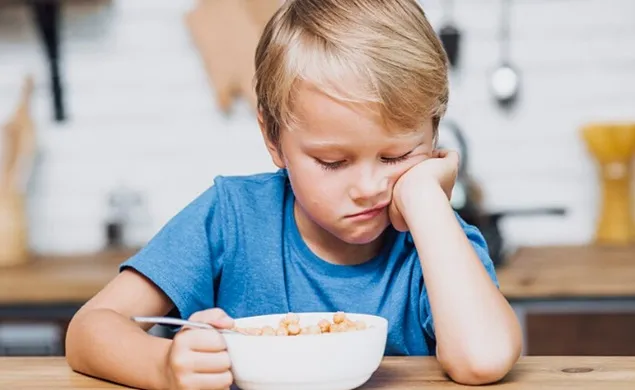 Procesatorii aruncă pe piață alimente de proastă calitate pentru copii