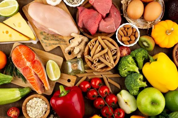 Prețuri controlate la alimentele de bază până în 2026: Guvernul prelungește plafonarea adaosului comercial