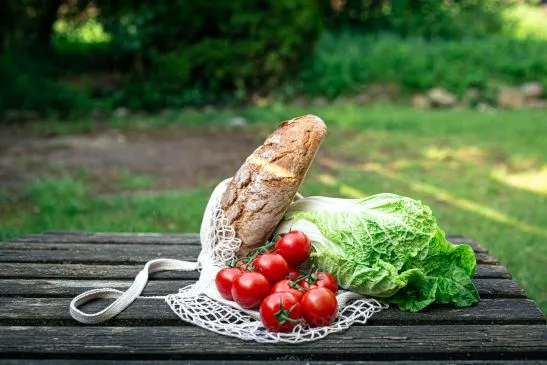 Traseul alimentelor românești: de la fermă la raft – cât de transparent este lanțul?